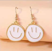 Load image into Gallery viewer, Smiley Face Earrings
