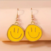 Load image into Gallery viewer, Smiley Face Earrings
