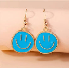 Load image into Gallery viewer, Smiley Face Earrings
